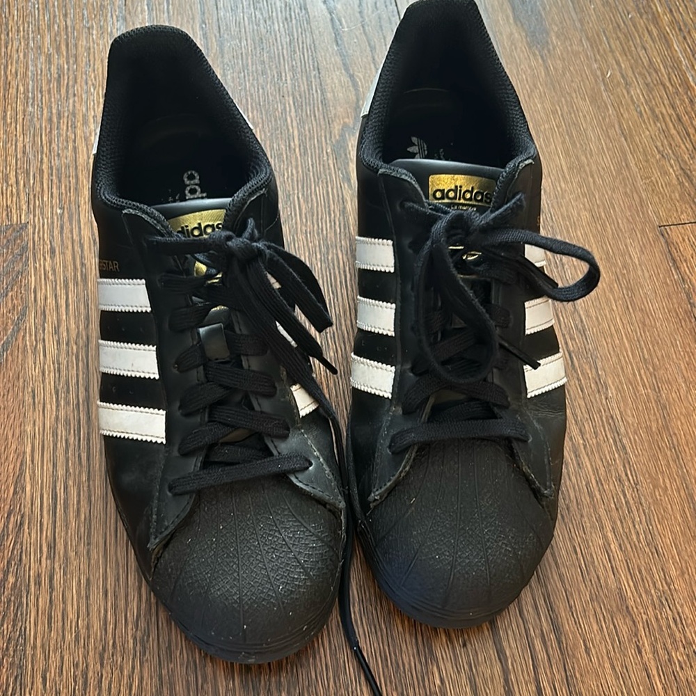 Adidas Superstar men’s size 9 sneakers